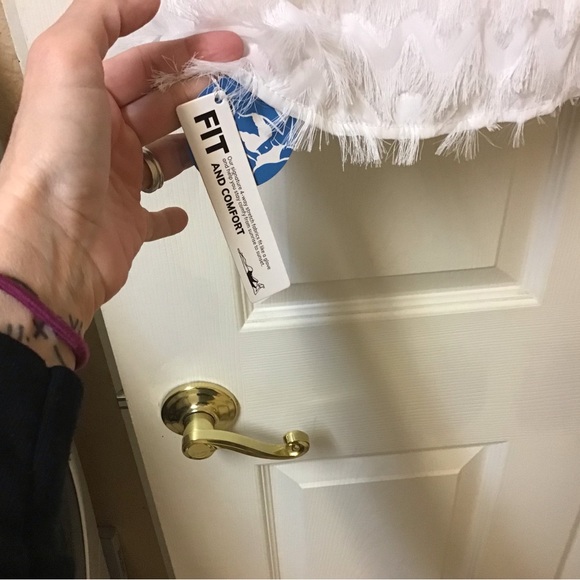 Cupshe white fringe v-neck cami. White, size medium - Picture 5 of 5